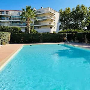 studio-climatise-avec-piscine-proche-de-la-mer.fr-provencehotel.com/